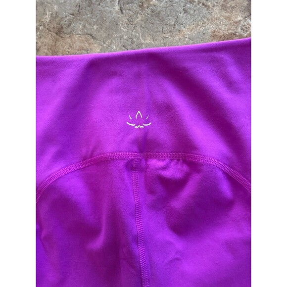 Beyond Yoga Powerbeyond Strive Biker Short Violet Berry Size Medium - Picture 3 of 10